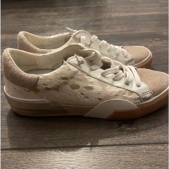 Dolce Vita Sneakers - Picture 1 of 4